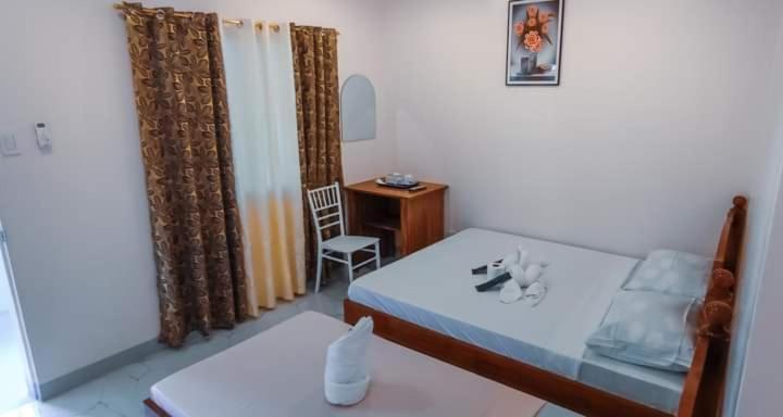 Elnora Delmar Travellers Inn シキホール エクステリア 写真