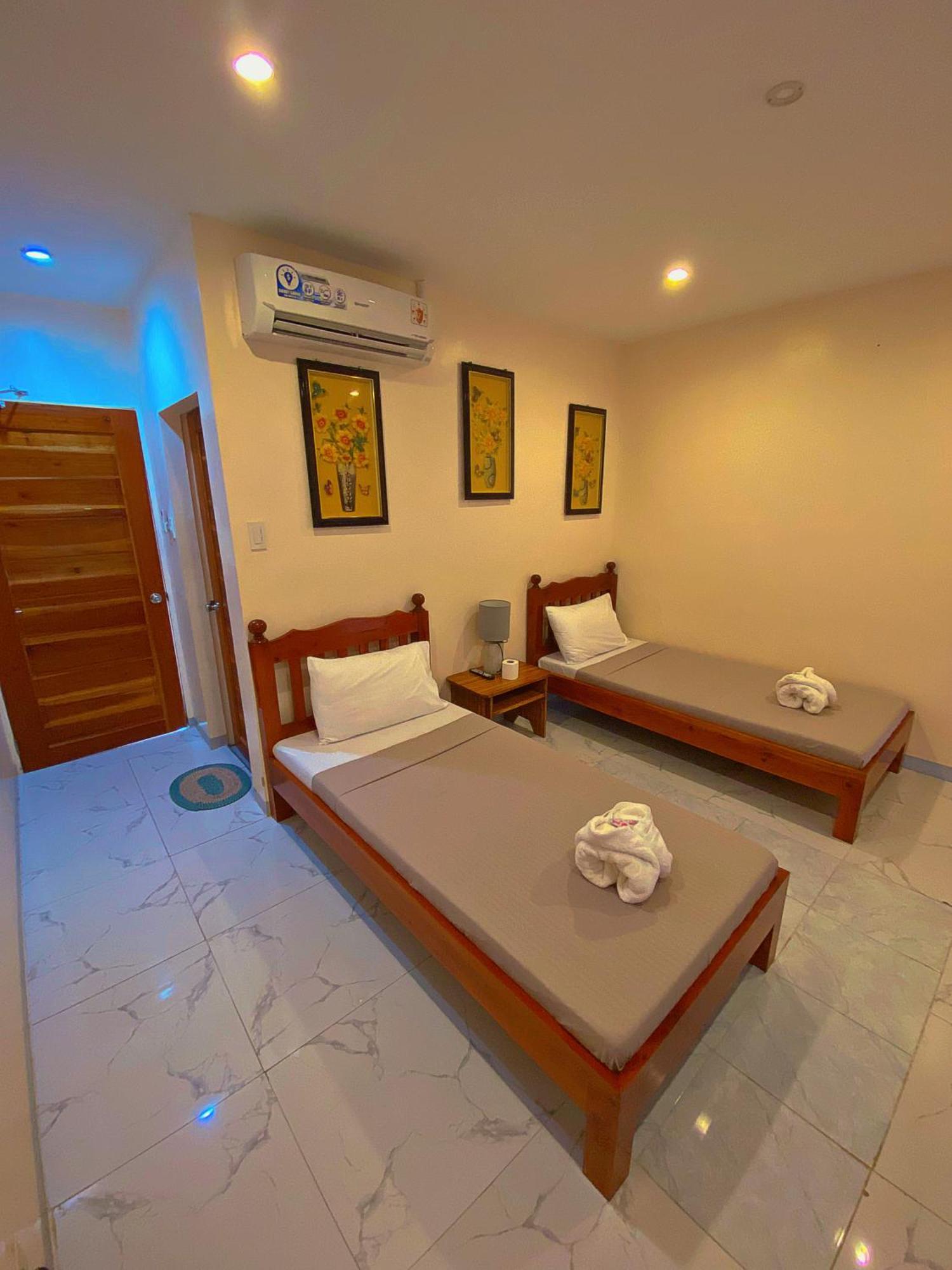 Elnora Delmar Travellers Inn シキホール エクステリア 写真